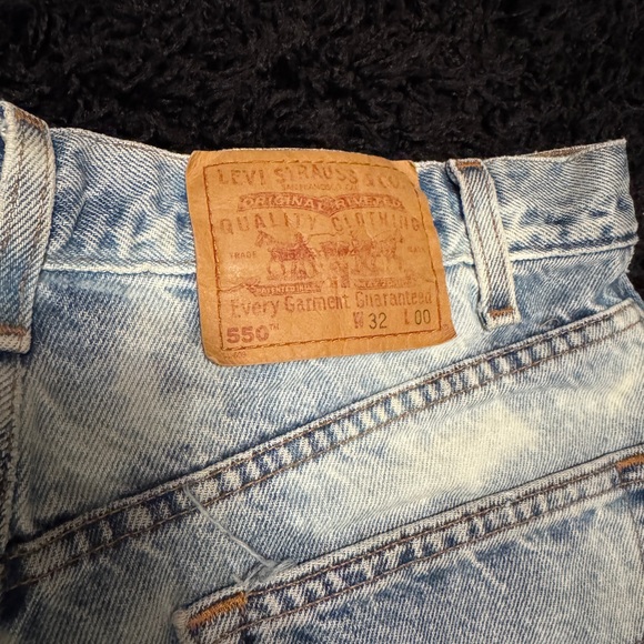 LEVI DISTRESSED DENIM SHORTS 550 - Picture 5 of 5